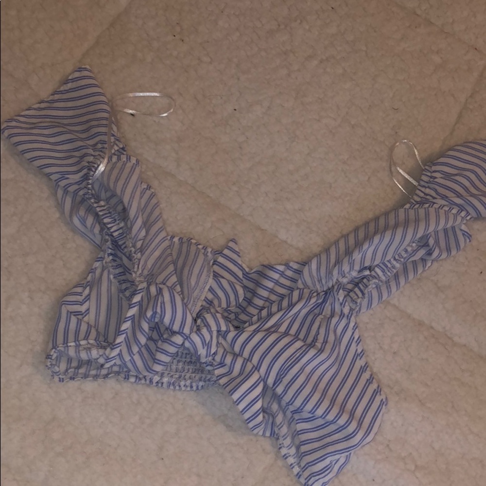 🐝Striped Ruffle Tie Top M - Picture 4 of 4